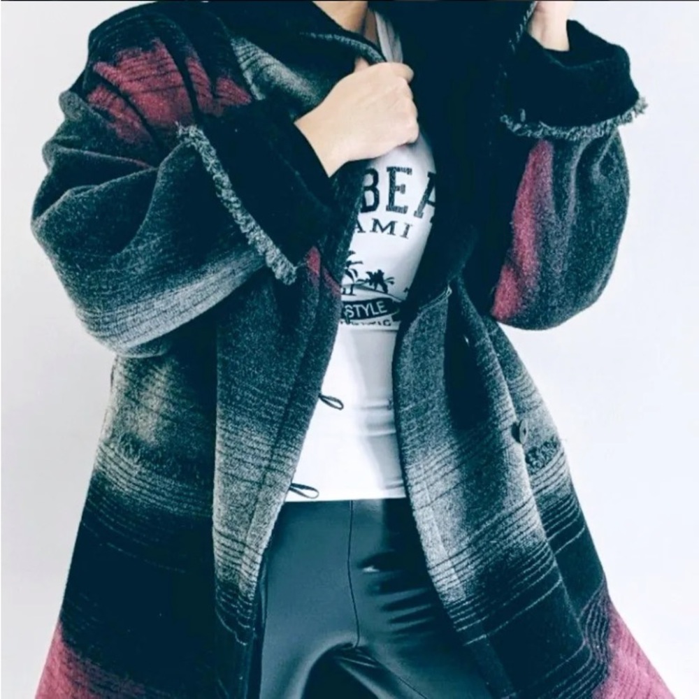 $70💥Vintage Wool Designer Coat!  Made by Doris Furriers in Ste. Hyacinthe Quebec